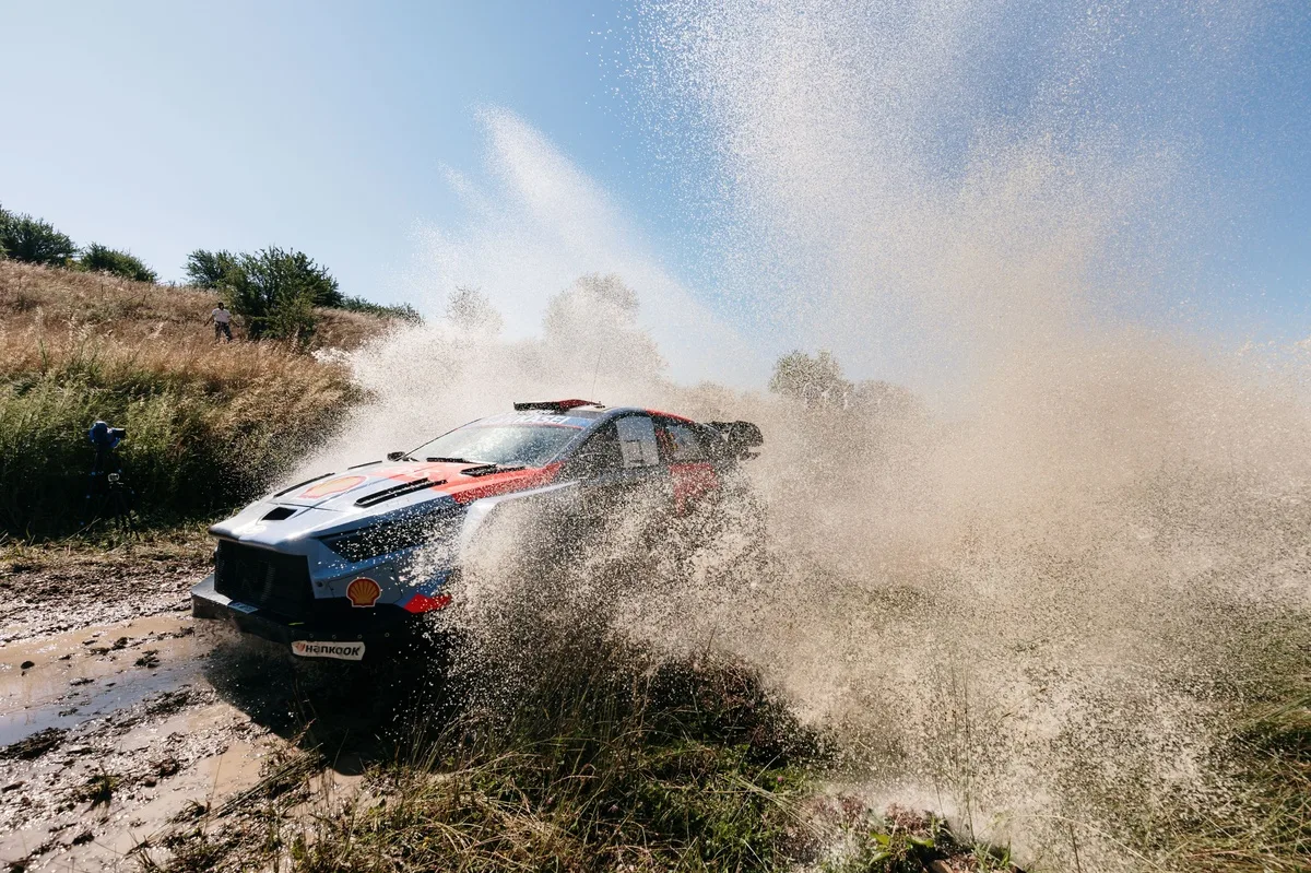 Rally Acrópolis: Ogier apunta a Neuville en la recta final del WRC en Grecia