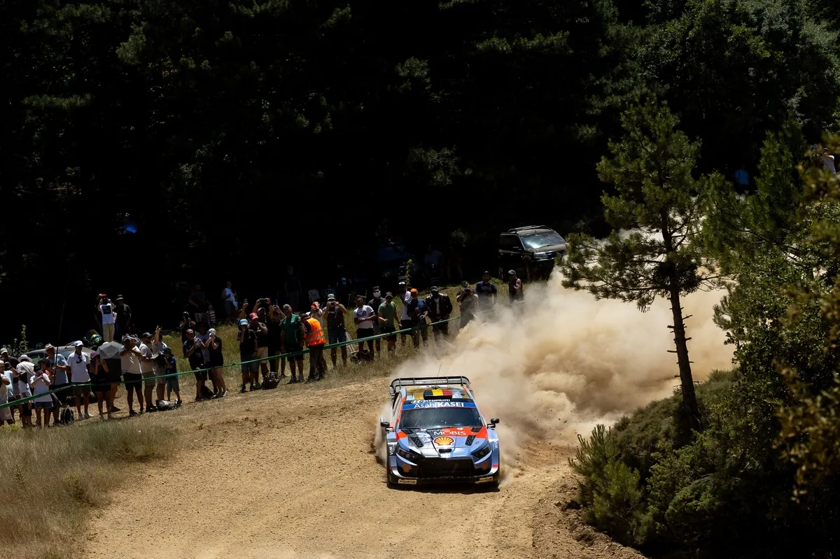 Neuville y Ogier protagonizan batalla épica en el Rally de Acrópolis