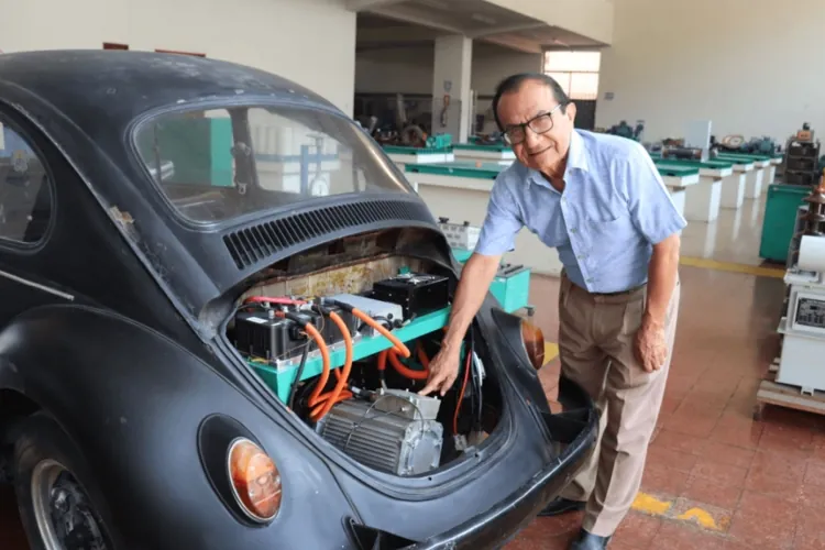 Investigadores de la UNI Transforman un Volkswagen de 1965 en un Auto Eléctrico y Sostenible