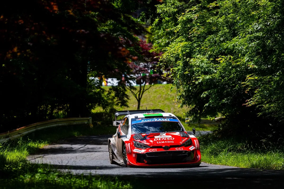 Evans domina el Rally de Japón aprovechando su posición de salida
