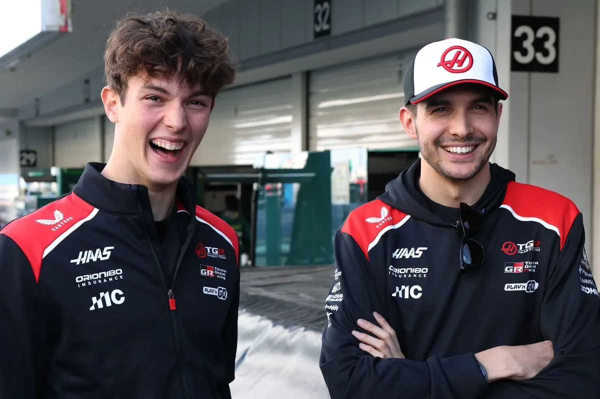 Ocon y Bearman protagonizan divertido desafío de comida picante en YouTube