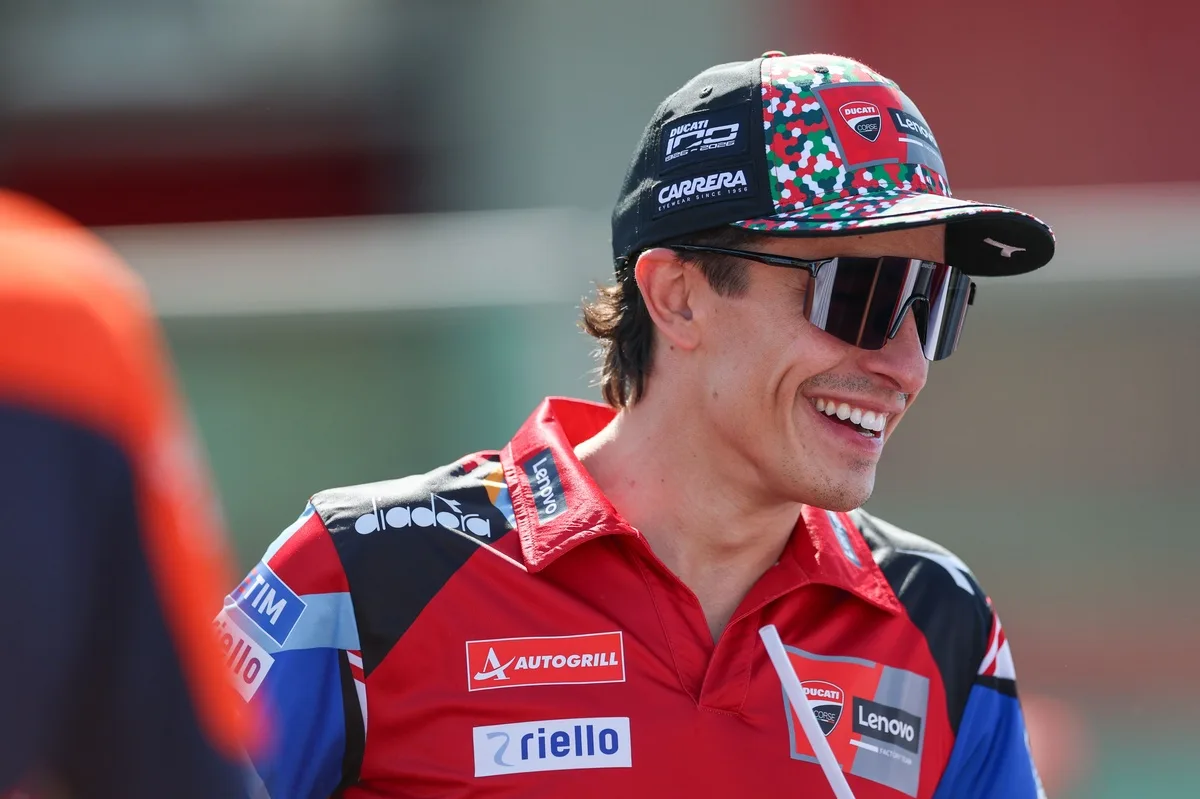 Piloto de élite regresa a competencia tras múltiples lesiones
