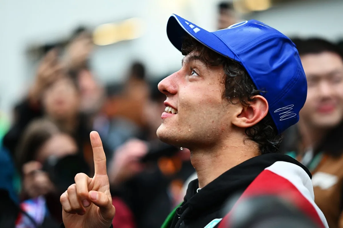 Antonelli descarta Ferrari y reafirma su compromiso con Mercedes