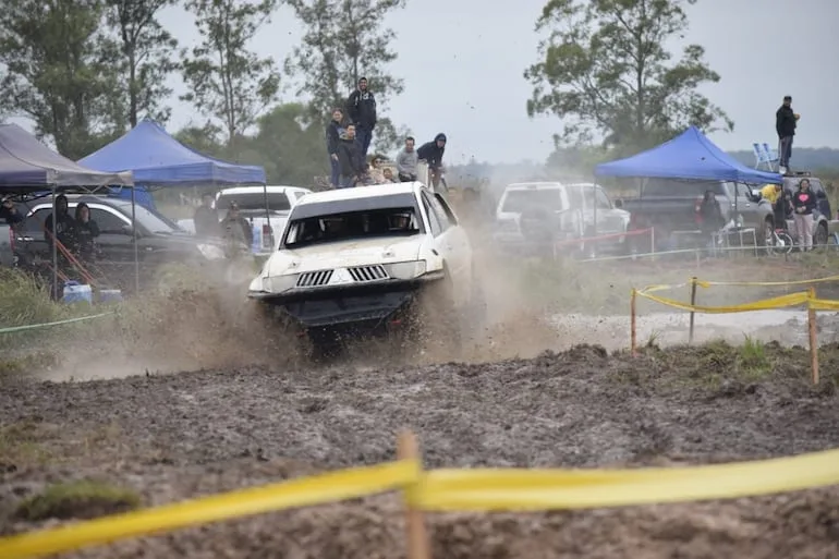Centurión y Genes dominan la tercera fecha del campeonato 4x4 en Caraguatay