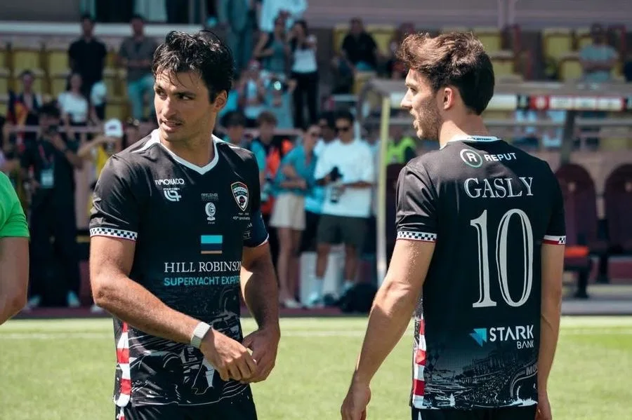 Pilotos de F1 juegan fútbol benéfico en Mónaco: Ronaldinho sorprende a Gasly