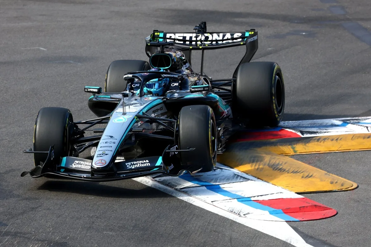 Russell reconoce que Ferrari llega como favorita en Mónaco tras entrenamientos