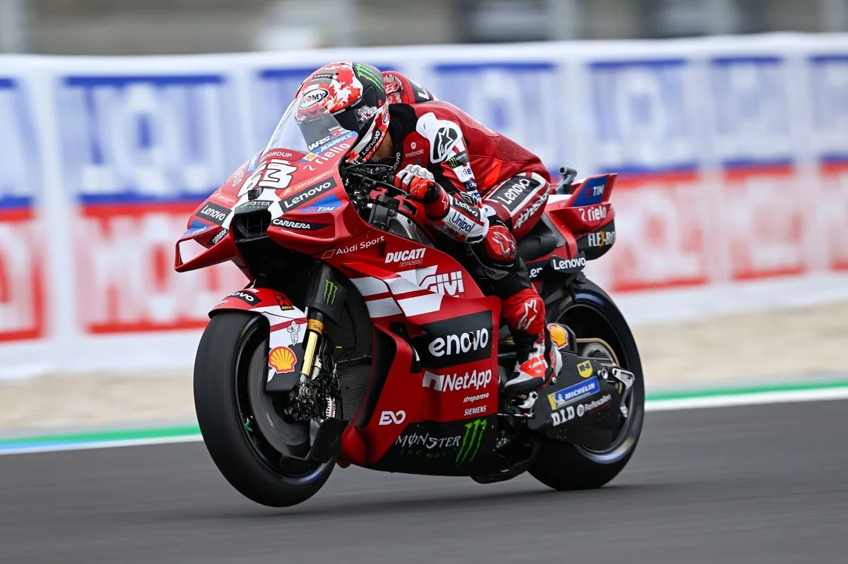 Bagnaia enfrenta desafíos técnicos en Hungría tras problemas de agarre
