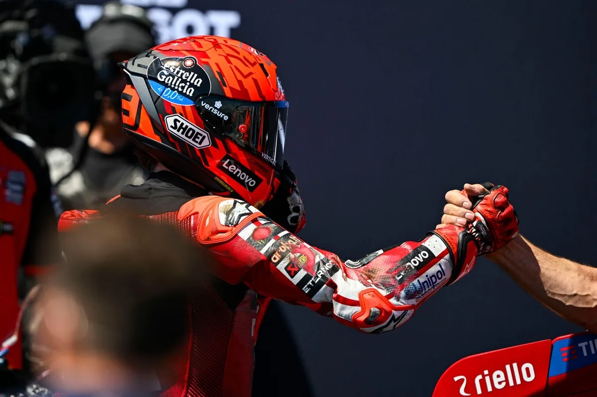 Márquez domina en Hungría con estrategia defensiva en el sprint de MotoGP