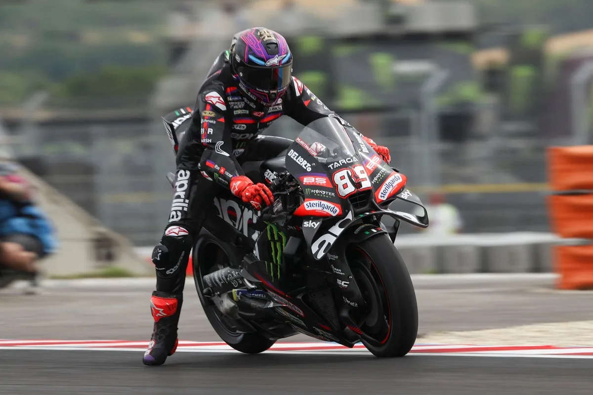 Aprilia enfrenta desafíos en Hungría: Martín pierde décimas en la primera curva