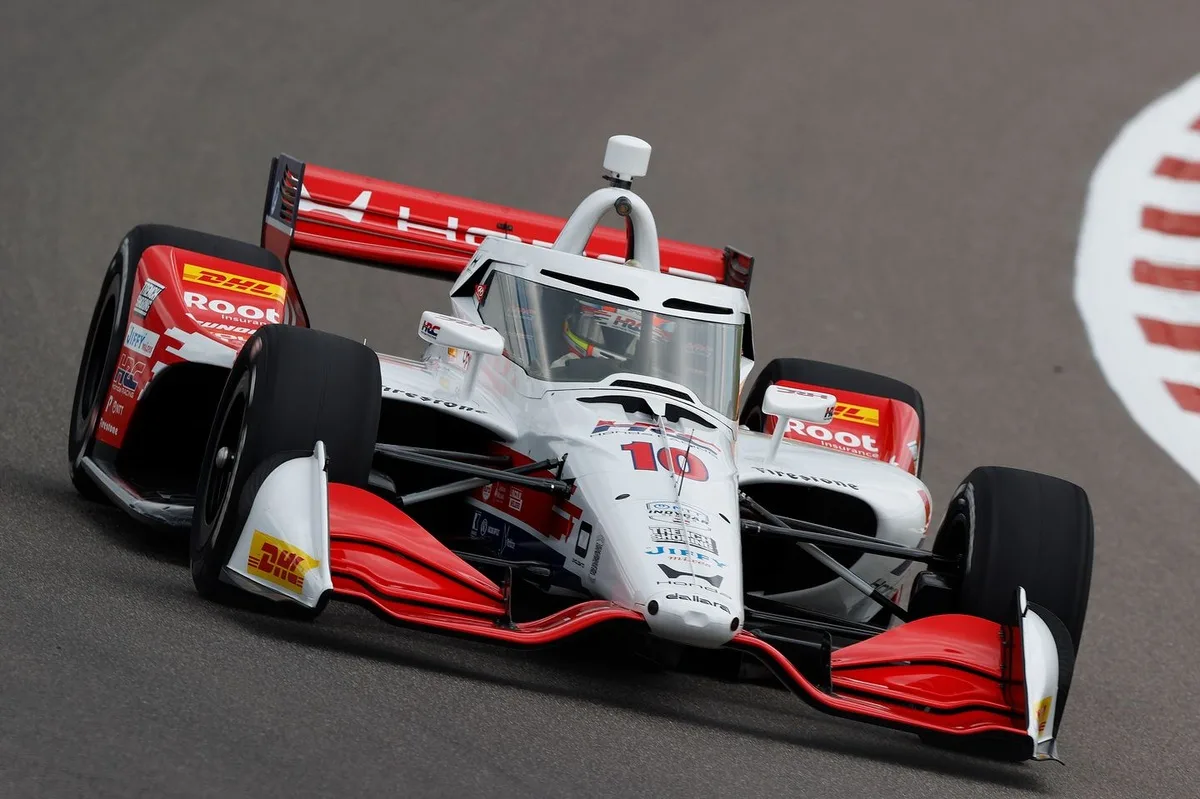 Palou demuestra su versatilidad en óvalos con una pole position espectacular