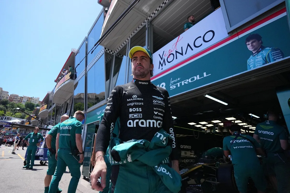Alonso demuestra experiencia en Mónaco pese a los desafíos de Aston Martin