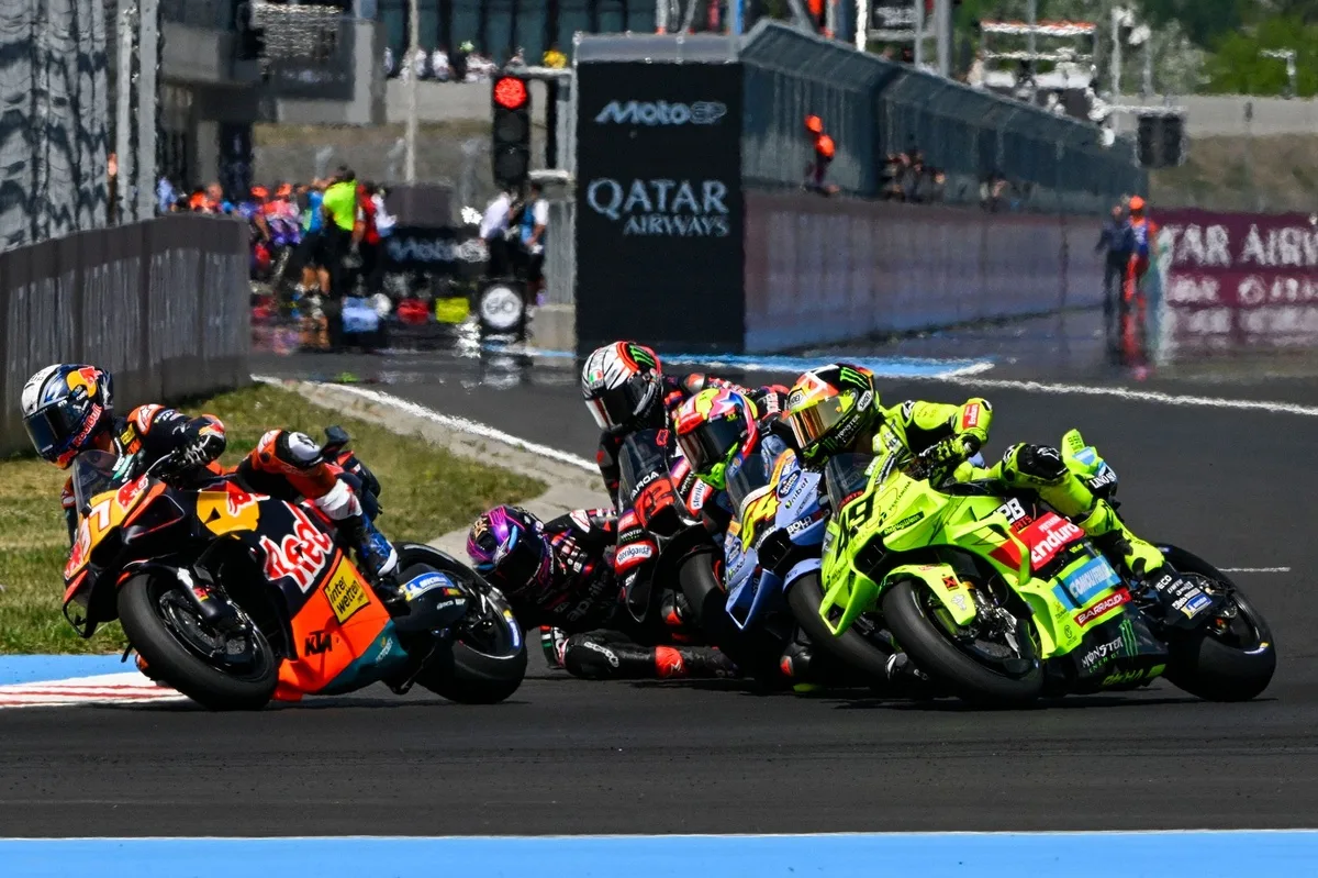 Accidente en Hungría: Martín causa caída múltiple en la salida de la carrera