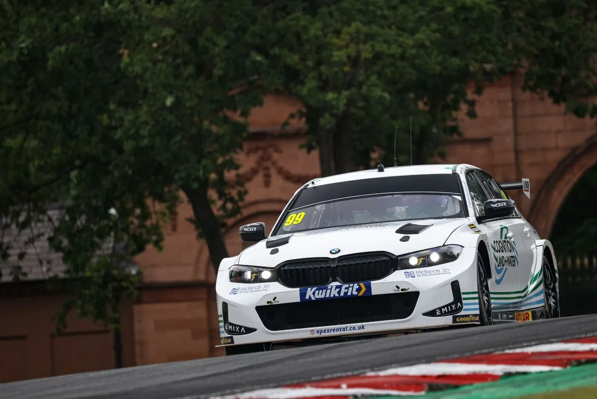 Rainford se impone en emocionante final del BTCC en Oulton Park