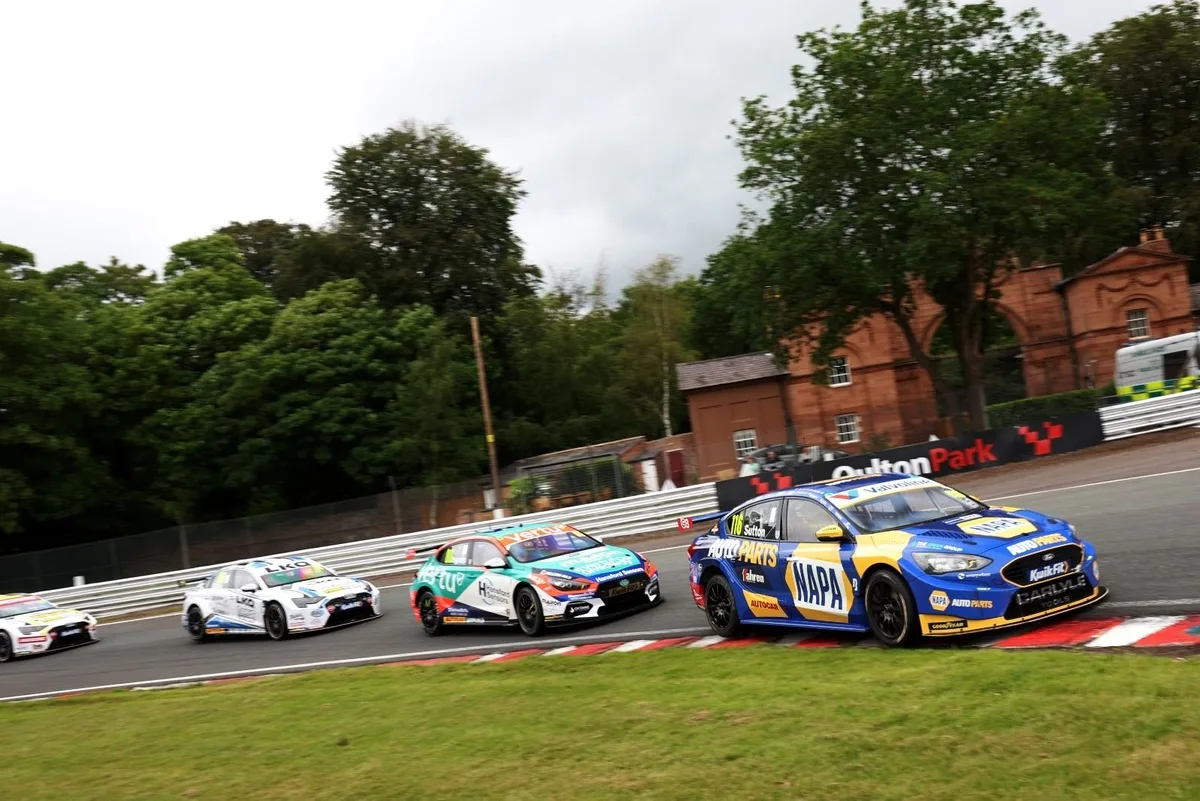 Sutton domina en Oulton Park con victoria contundente en el BTCC