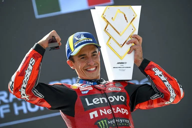 Márquez domina en Hungría y se acerca en el campeonato mundial de MotoGP
