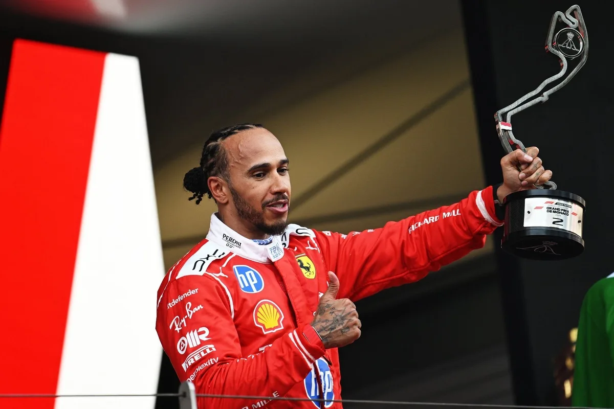 Hamilton vislumbra su primer triunfo con Ferrari en la temporada 2026