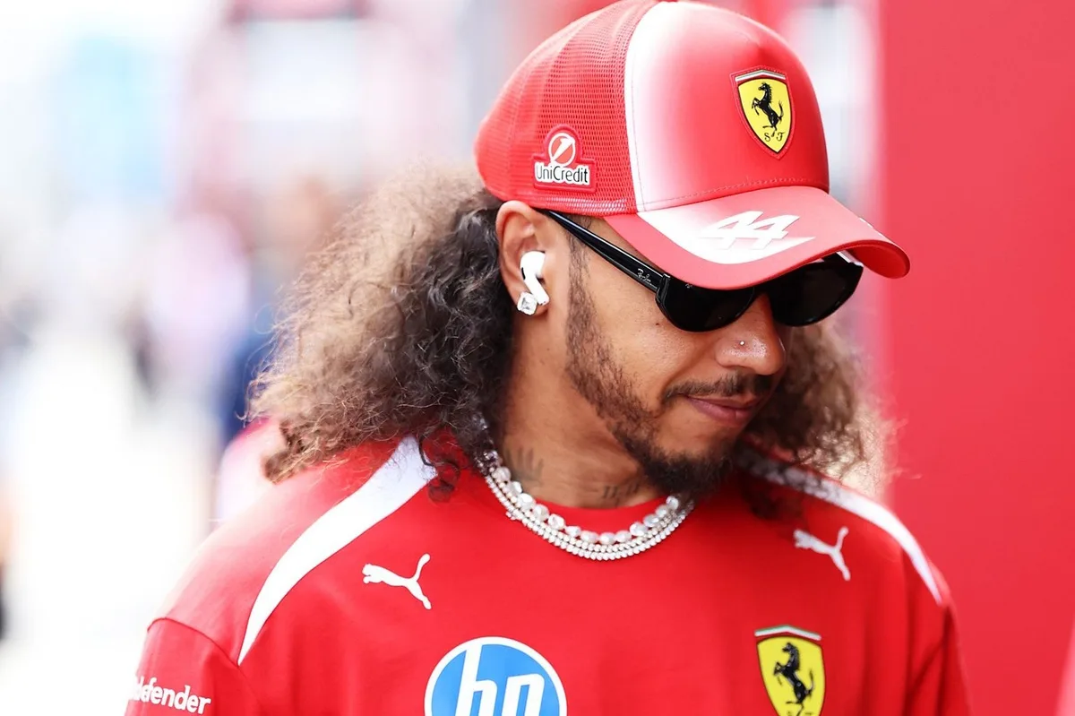 Hamilton optimiza componentes en Ferrari para mejorar rendimiento en Barcelona