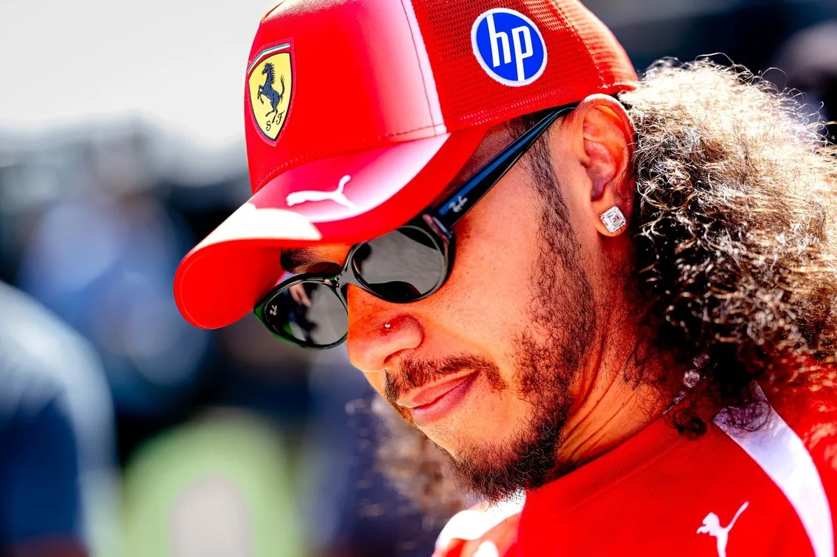 Villeneuve advierte sobre el rendimiento de Hamilton en Ferrari