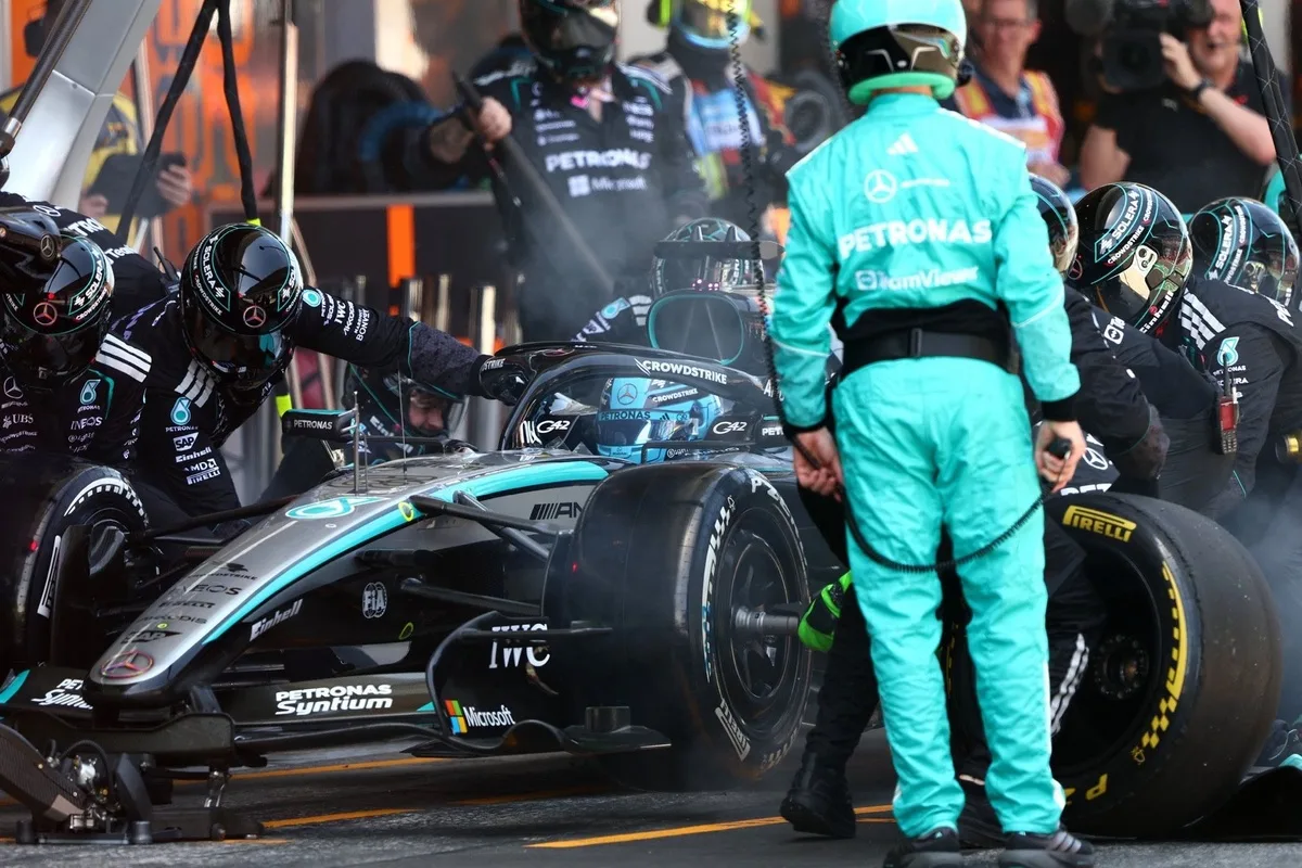 Russell cuestiona decisiones de Mercedes en Barcelona tras terminar segundo