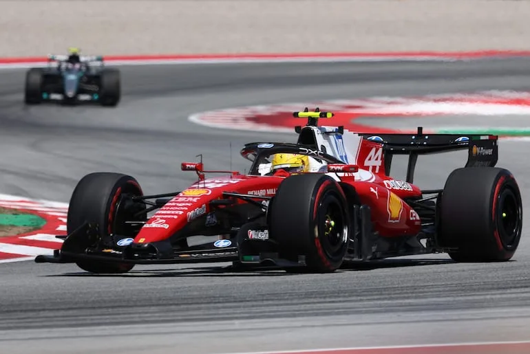 Hamilton celebra su primer triunfo con Ferrari en el GP de España