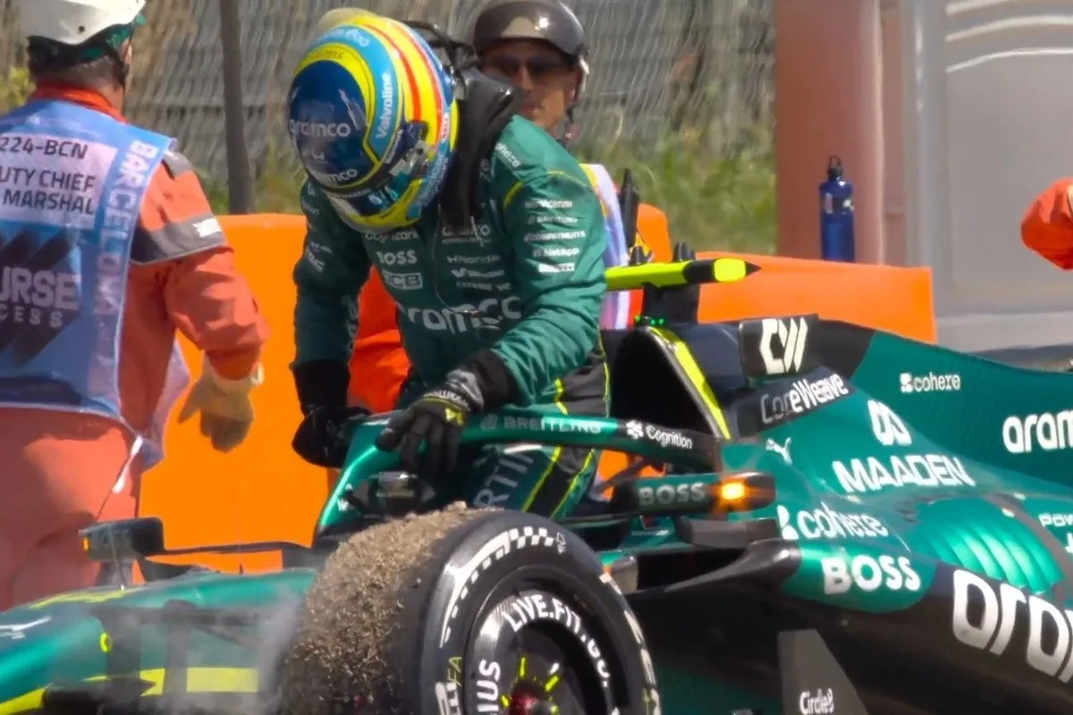 Alonso se retira en Barcelona por falla en el sistema de batería de su Aston Martin