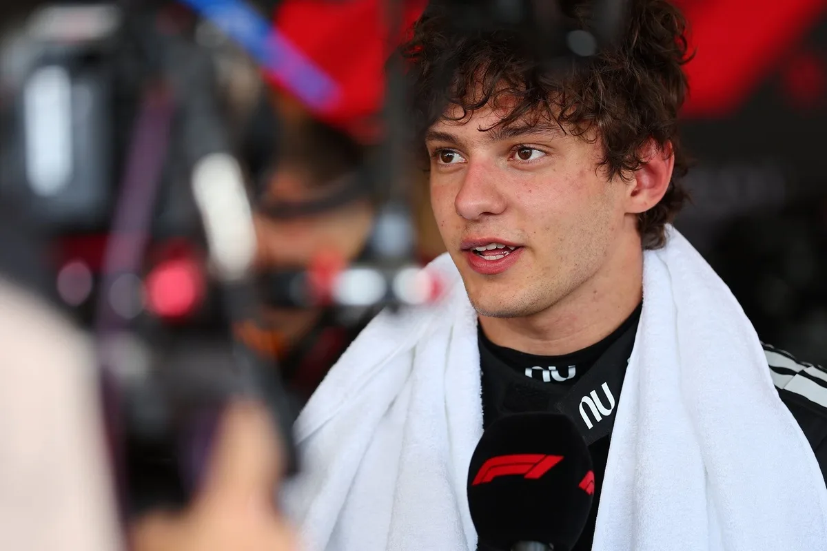 Antonelli recibe sanción de la FIA tras abandonar en Barcelona