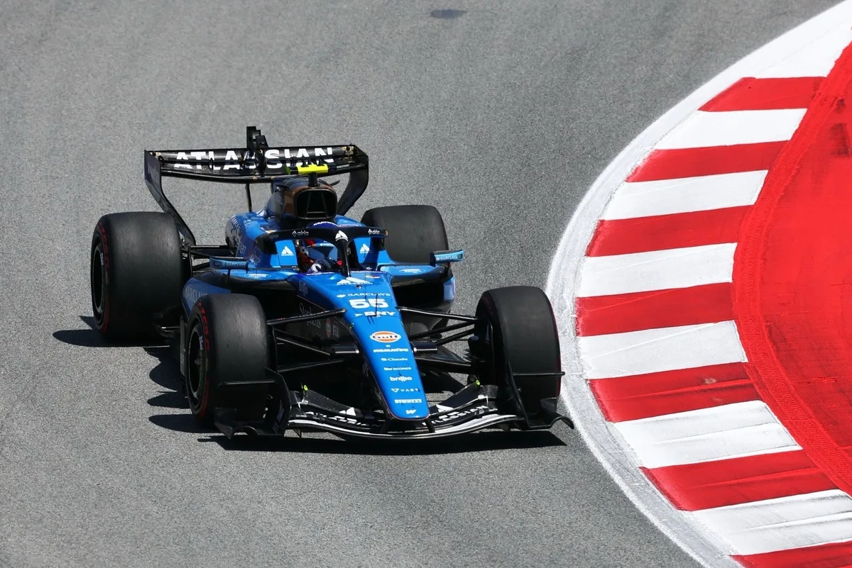Sainz expresa frustración con Williams tras décimo segundo lugar en Barcelona