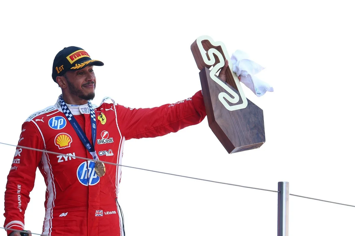 Wolff analiza el desempeño de Hamilton en Ferrari: "Quizás el apoyo personal ayuda"