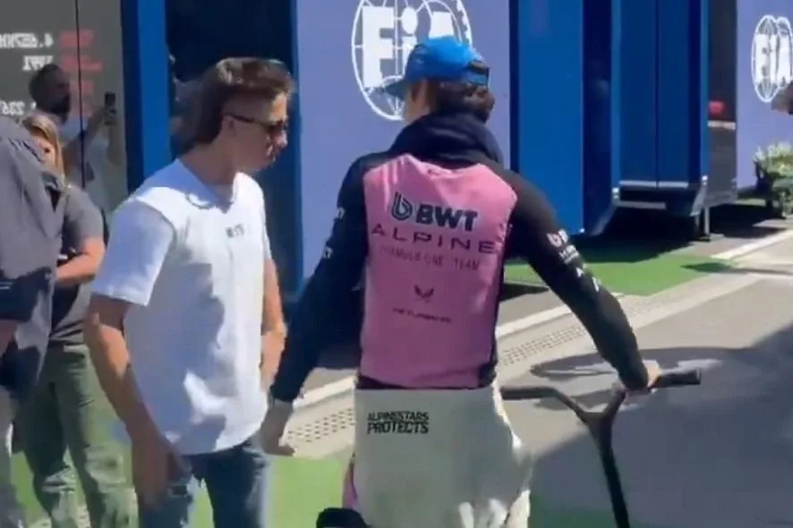 El incómodo momento entre Acosta y Colapinto que se viralizó en Barcelona