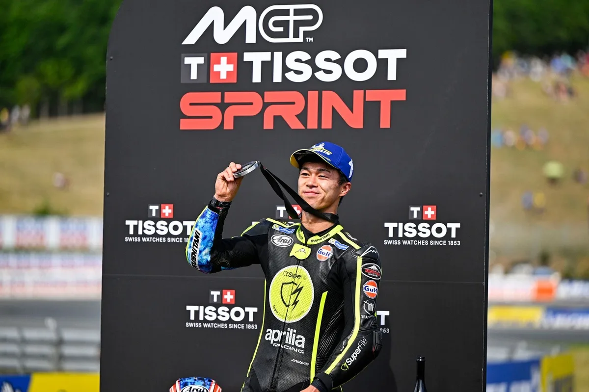 Ogura celebra su primer pole position en MotoGP tras brillante desempeño