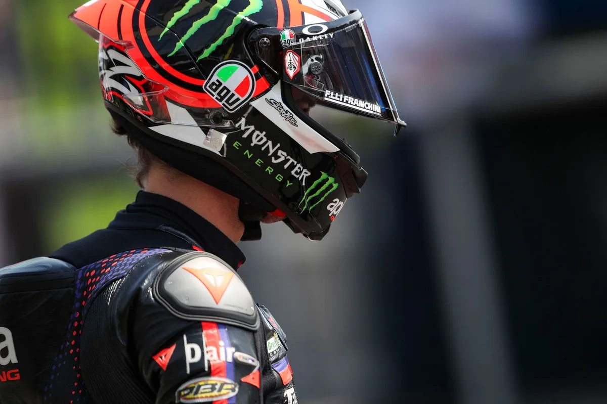 Bezzecchi suspendido del GP de República Checa por agredir a un comisario