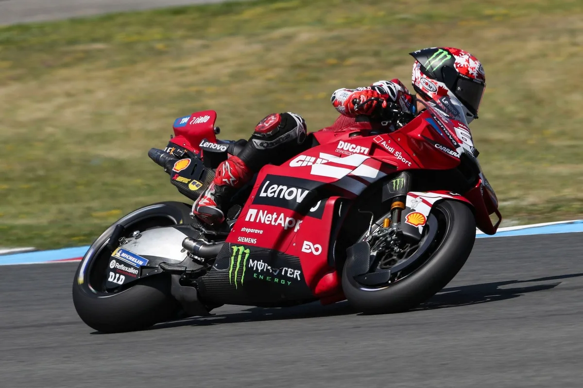 Bagnaia domina en la carrera sprint de Brno y suma su primer triunfo de la temporada