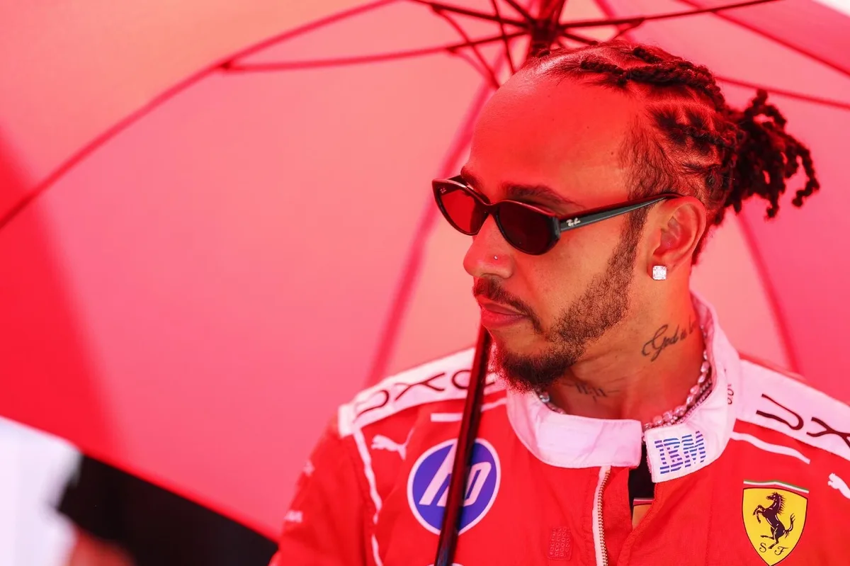Hamilton revela lesión cervical que lo afectó en el inicio de la temporada 2025