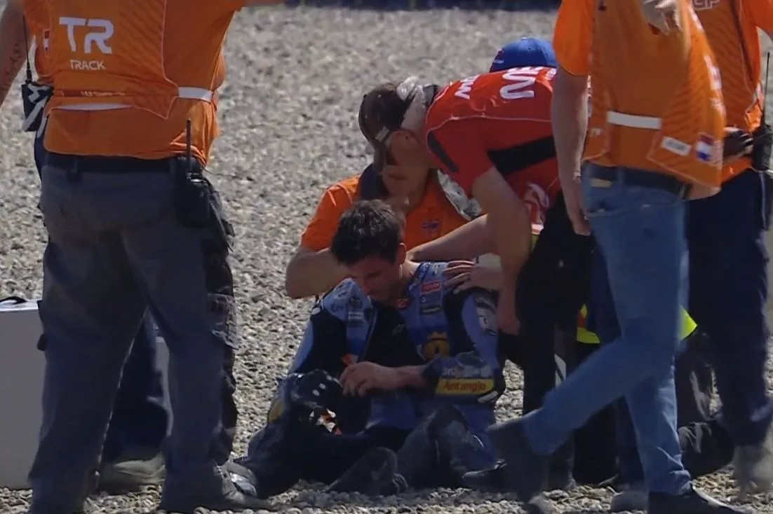 Márquez sufre aparatosa caída en Assen durante práctica de MotoGP