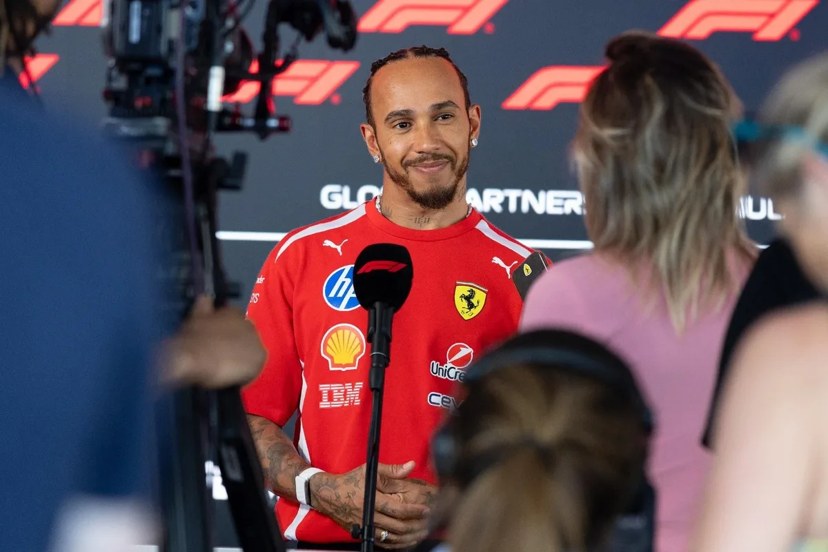 Hamilton celebra que Neymar comparta su mensaje motivacional tras victoria en Ferrari