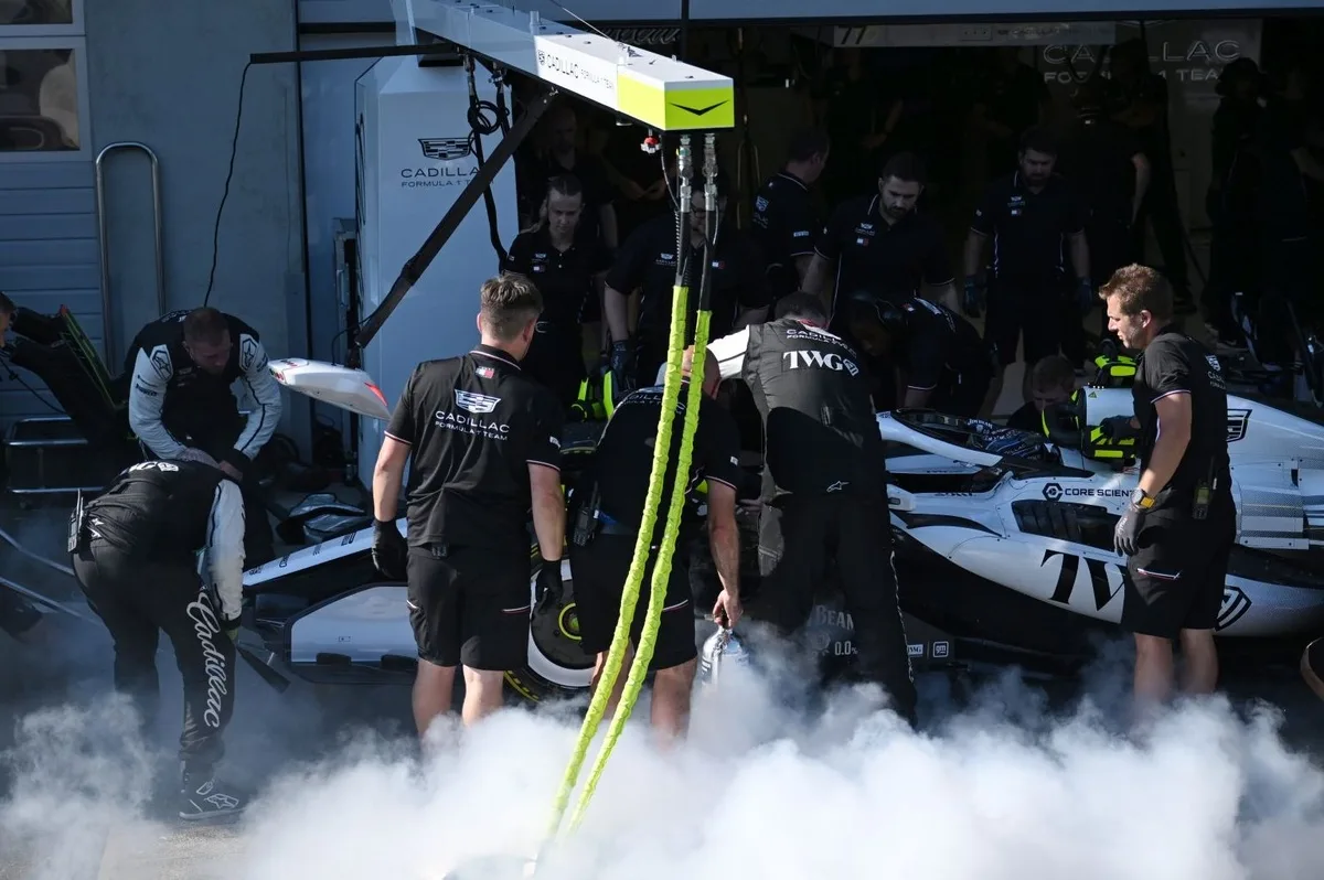 Cadillac sufre contratiempos en pruebas de su mayor actualización para la F1 2026