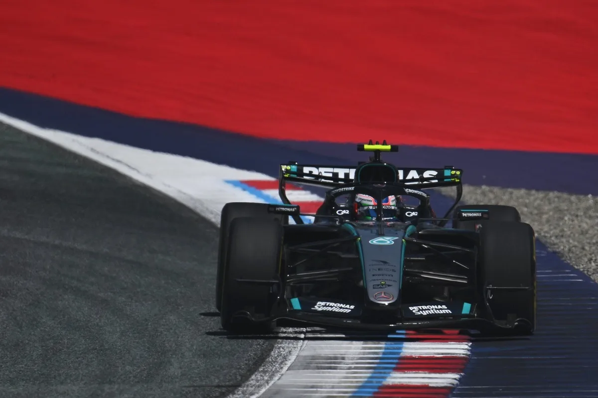 Antonelli domina los entrenamientos en Austria mientras McLaren se perfila como rival