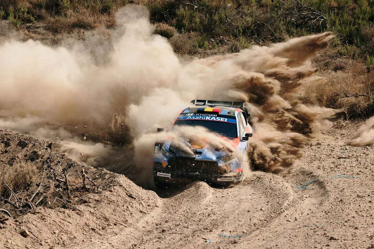 Neuville lidera el Rally de Acrópolis con ventaja mínima tras jornada complicada