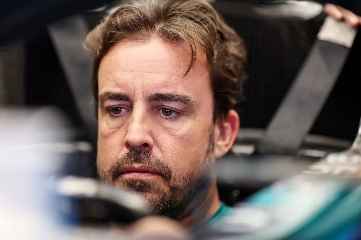 Alonso critica la falta de competitividad de Aston Martin en la temporada de F1