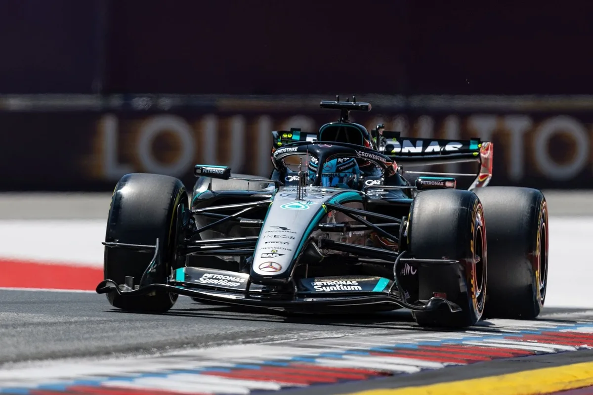 Mercedes domina los entrenamientos libres previos a la clasificación en Austria