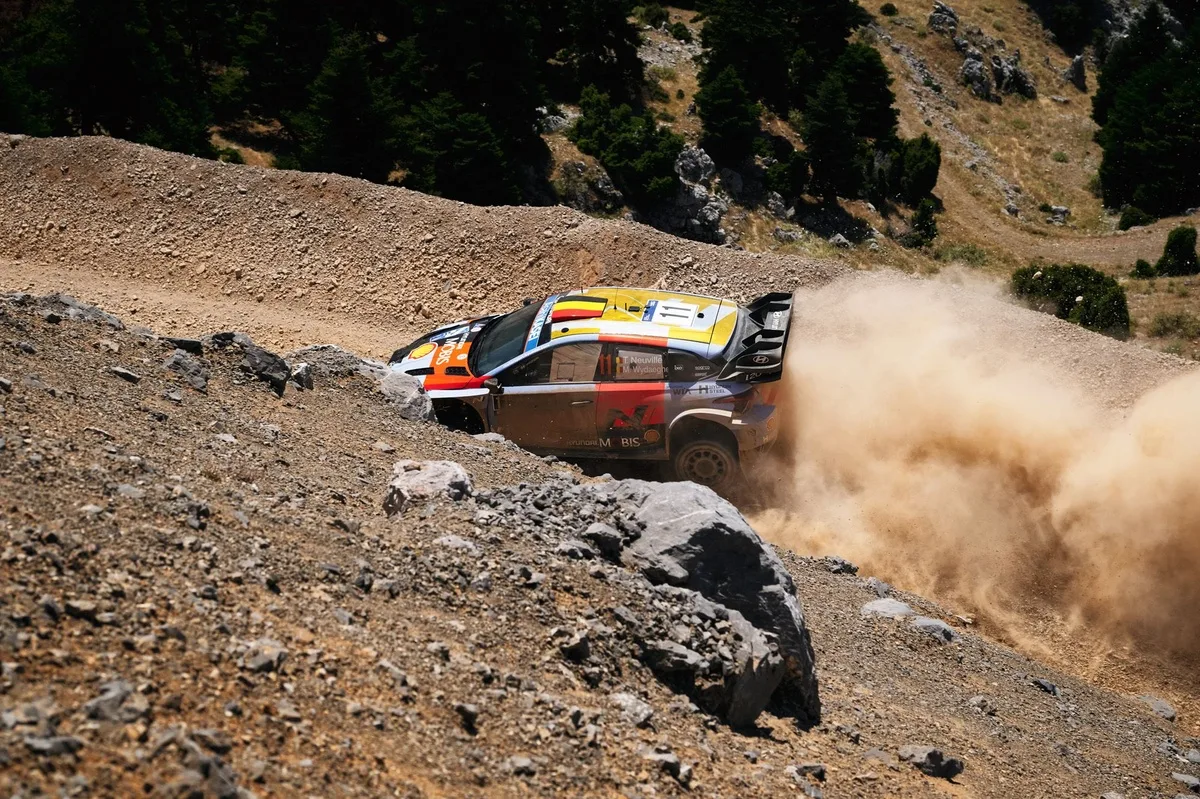 Rally Acrópolis: Neuville y Ogier protagonizan épica batalla en Grecia