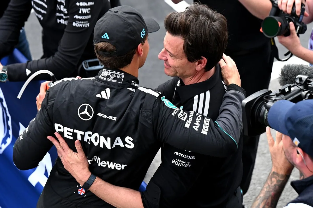 Russell logra pole en Austria con mensaje motivador de Wolff