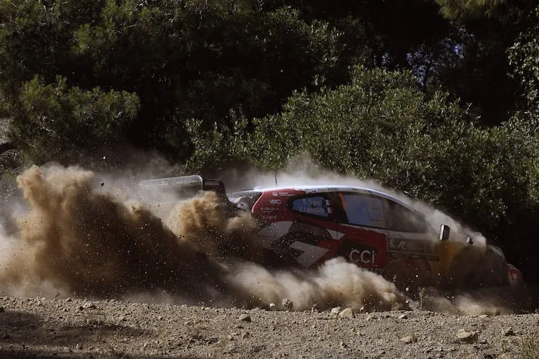 Ogier domina el Rally Acrópolis y se acerca en la lucha del WRC