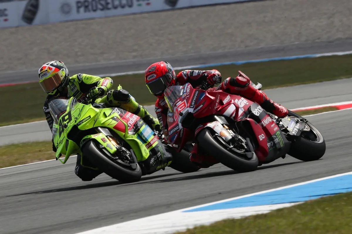 El épico duelo entre Di Giannantonio y Márquez en Assen rememora clásico de MotoGP