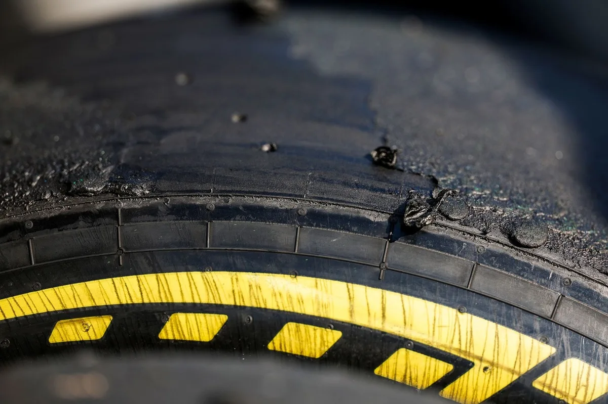 Pirelli prepara estrategia de neumáticos para Silverstone en la F1 2026
