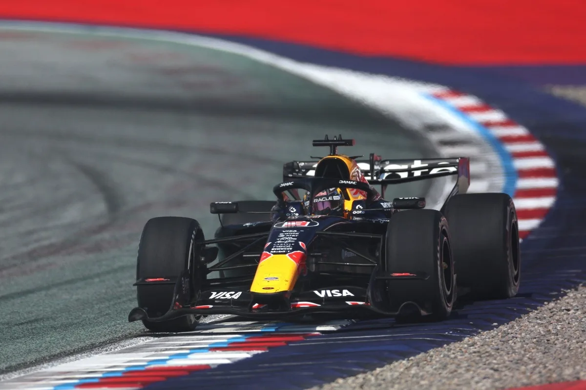 Verstappen respalda a Russell pero cuestiona decisión en clasificación de Austria