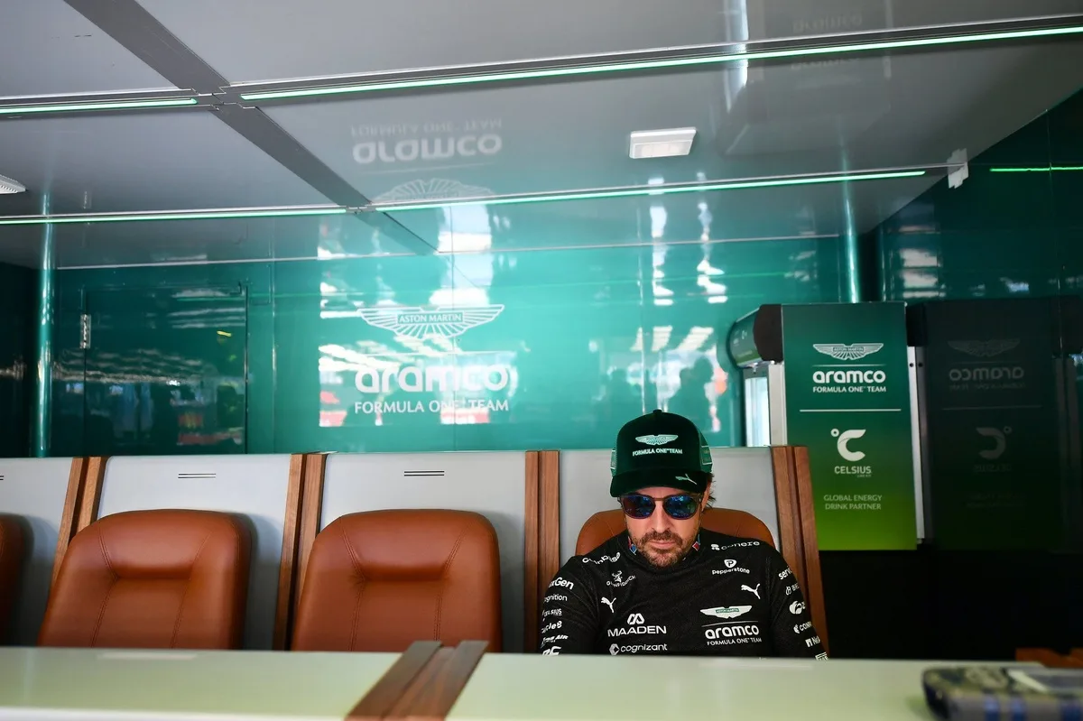 Alonso busca innovar con el AMR26 en Silverstone pese a dificultades