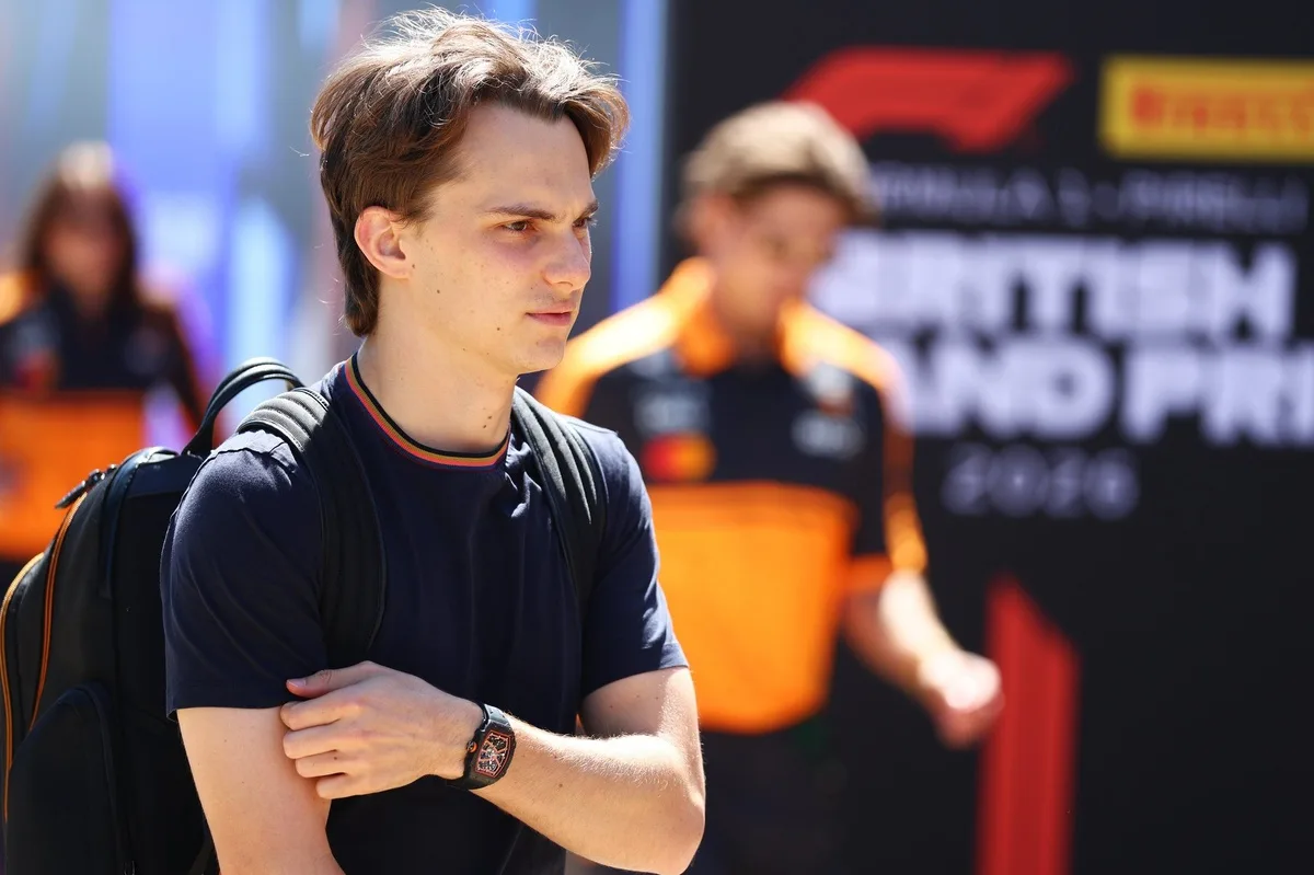 Piastri mantiene distancia ante rumores de Verstappen en McLaren