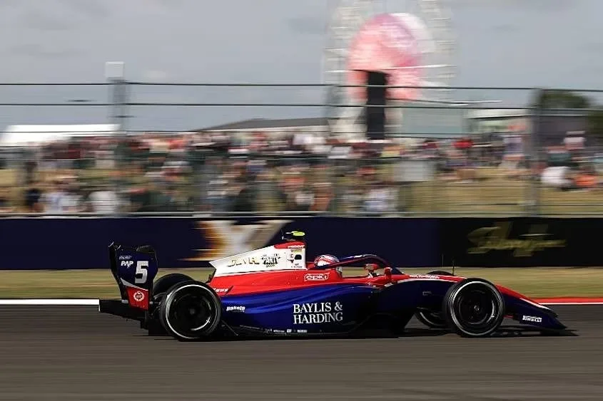 Silverstone acoge la F3 2026: Slater domina mientras Del Pino busca recuperarse
