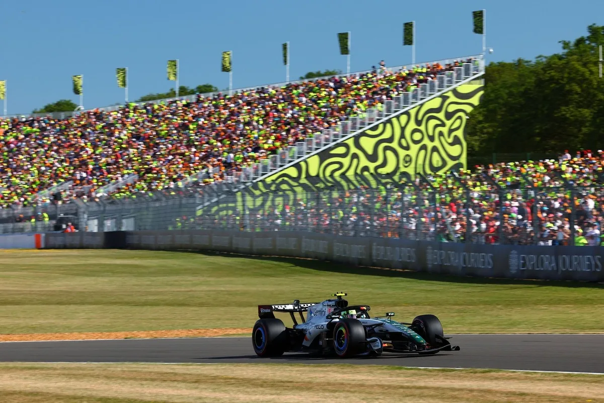 Problemas de frenos complican la clasificación de Norris en el GP británico